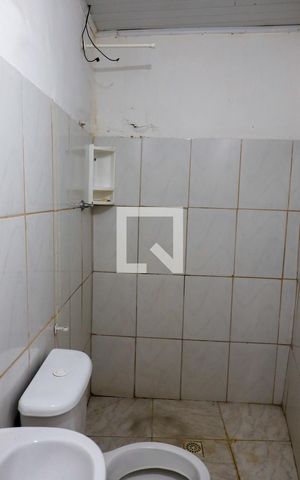 Casa à venda com 70m², 2 quartos e sem vaga Casa à venda com 70m², 2 quartos e sem vagaBanheiro 1