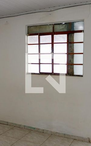 Casa à venda com 70m², 2 quartos e sem vaga Casa à venda com 70m², 2 quartos e sem vagaSala
