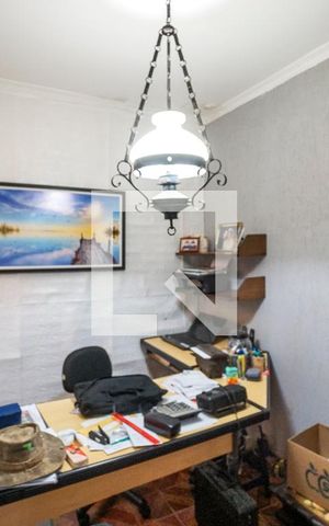 Casa à venda com 250m², 3 quartos e 2 vagas Casa à venda com 250m², 3 quartos e 2 vagasEscritório
