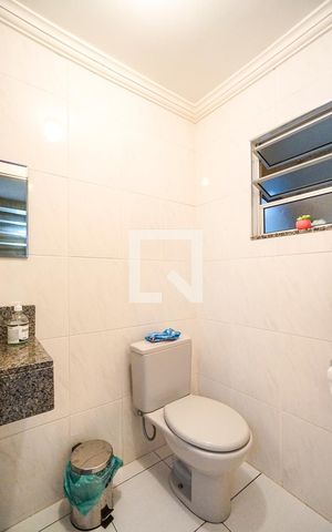 Casa à venda com 250m², 3 quartos e 2 vagas Casa à venda com 250m², 3 quartos e 2 vagasLavabo
