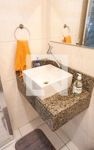 Casa à venda com 250m², 3 quartos e 2 vagas Casa à venda com 250m², 3 quartos e 2 vagasLavabo