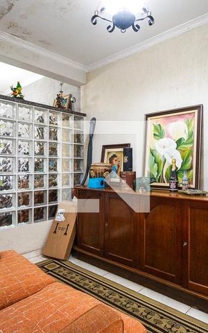 Casa à venda com 250m², 3 quartos e 2 vagas Casa à venda com 250m², 3 quartos e 2 vagasEscritório