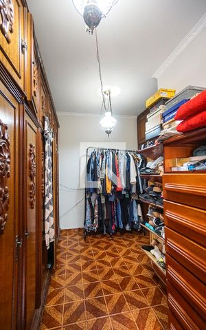 Casa à venda com 250m², 3 quartos e 2 vagas Casa à venda com 250m², 3 quartos e 2 vagasCloset da suíte 02