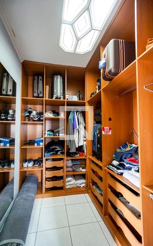 Casa à venda com 250m², 3 quartos e 2 vagas Casa à venda com 250m², 3 quartos e 2 vagasCloset da suíte 01
