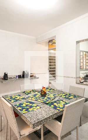Casa à venda com 250m², 3 quartos e 2 vagas Casa à venda com 250m², 3 quartos e 2 vagasCopa