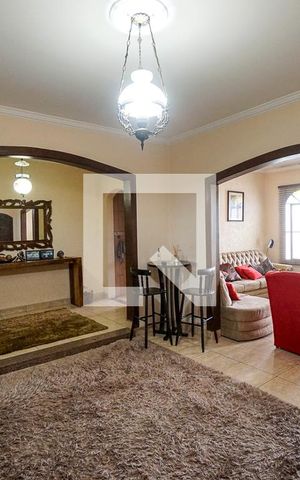 Casa à venda com 250m², 3 quartos e 2 vagas Casa à venda com 250m², 3 quartos e 2 vagasSala de estar