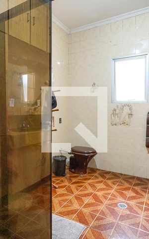 Casa à venda com 250m², 3 quartos e 2 vagas Casa à venda com 250m², 3 quartos e 2 vagasBanheiro da suíte 02