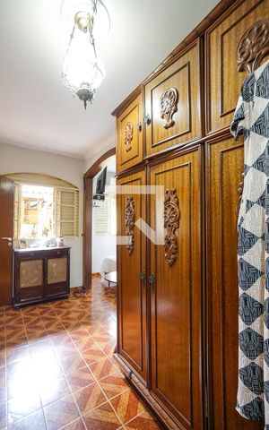 Casa à venda com 250m², 3 quartos e 2 vagas Casa à venda com 250m², 3 quartos e 2 vagasCloset da suíte 02
