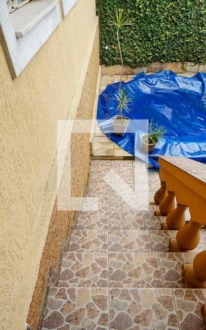 Casa à venda com 250m², 3 quartos e 2 vagas Casa à venda com 250m², 3 quartos e 2 vagasEscada de entrada