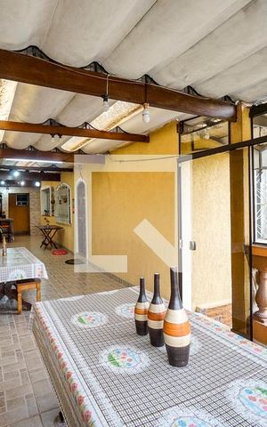 Casa à venda com 250m², 3 quartos e 2 vagas Casa à venda com 250m², 3 quartos e 2 vagasTerraço