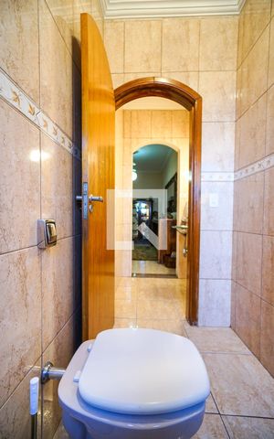 Casa à venda com 250m², 3 quartos e 2 vagas Casa à venda com 250m², 3 quartos e 2 vagasLavabo