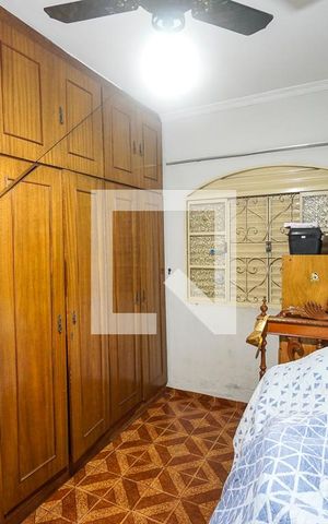 Casa à venda com 250m², 3 quartos e 2 vagas Casa à venda com 250m², 3 quartos e 2 vagasQuarto 01