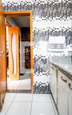 Casa à venda com 250m², 3 quartos e 2 vagas Casa à venda com 250m², 3 quartos e 2 vagasBanheiro da suíte 01