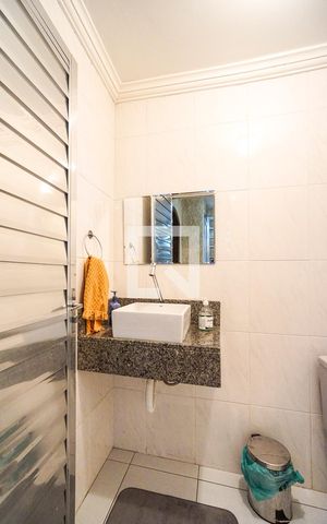 Casa à venda com 250m², 3 quartos e 2 vagas Casa à venda com 250m², 3 quartos e 2 vagasLavabo
