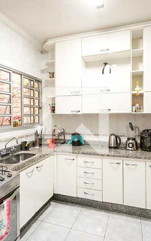 Casa à venda com 250m², 3 quartos e 2 vagas Casa à venda com 250m², 3 quartos e 2 vagasCozinha
