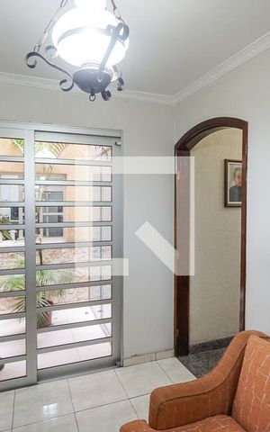 Casa à venda com 250m², 3 quartos e 2 vagas Casa à venda com 250m², 3 quartos e 2 vagasEscritório