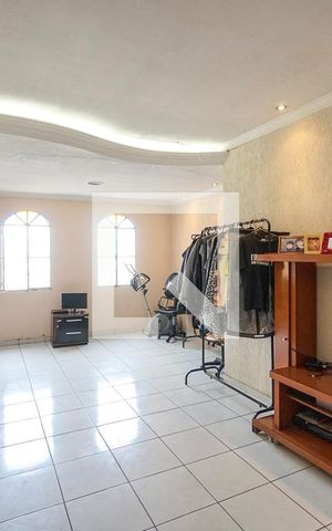 Casa à venda com 250m², 3 quartos e 2 vagas Casa à venda com 250m², 3 quartos e 2 vagasQuarto 02