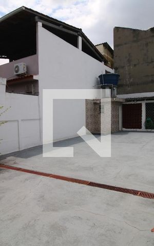 Casa à venda com 50m², 4 quartos e 2 vagasQuintal