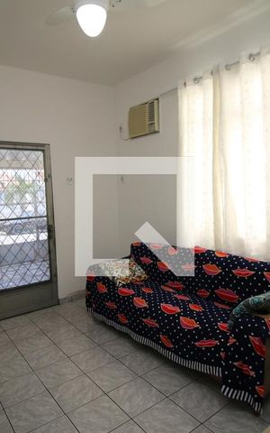 Casa à venda com 50m², 4 quartos e 2 vagasSala