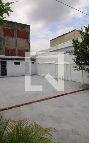 Casa à venda com 50m², 4 quartos e 2 vagasQuintal