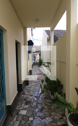 Casa à venda com 50m², 4 quartos e 2 vagasCorredor lateral