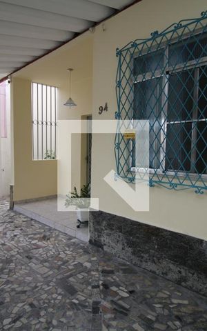Casa à venda com 50m², 4 quartos e 2 vagasGaragem