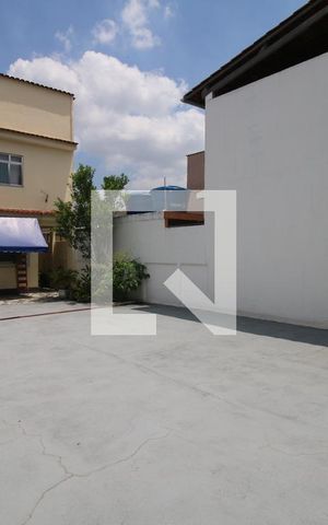 Casa à venda com 50m², 4 quartos e 2 vagasQuintal