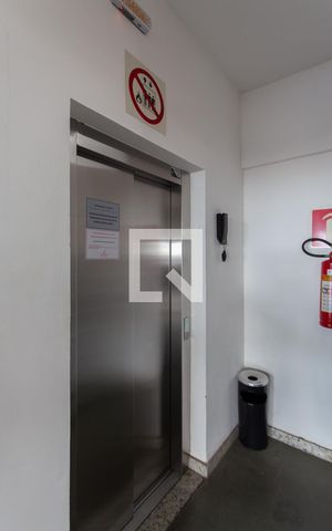 Apartamento à venda com 140m², 2 quartos e 3 vagas Apartamento à venda com 140m², 2 quartos e 3 vagasElevador