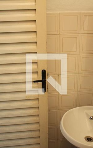Casa à venda com 180m², 3 quartos e 3 vagasBanheiro 2