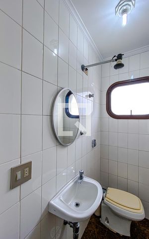 Apartamento à venda com 375m², 4 quartos e 4 vagasBanheiro de serviço