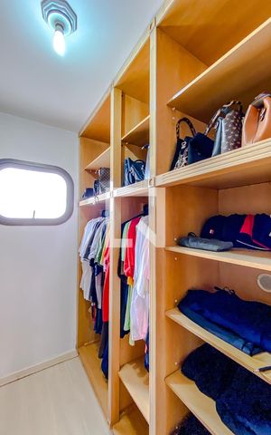Apartamento à venda com 375m², 4 quartos e 4 vagasCloset da Suíte 4