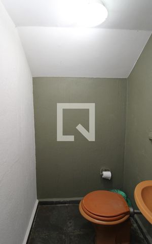Casa à venda com 500m², 4 quartos e 6 vagasBanheiro de serviço