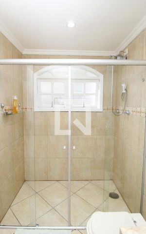 Casa à venda com 500m², 4 quartos e 6 vagasBanheiro da Suíte 1