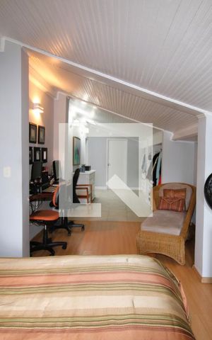 Casa à venda com 500m², 4 quartos e 6 vagasSuíte 2