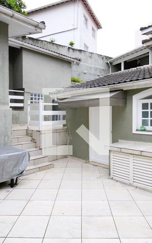 Casa à venda com 500m², 4 quartos e 6 vagasQuintal