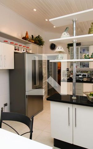 Casa à venda com 500m², 4 quartos e 6 vagasCozinha
