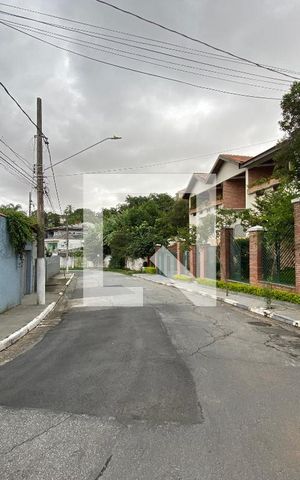 Casa à venda com 500m², 4 quartos e 6 vagas Casa à venda com 500m², 4 quartos e 6 vagasVista