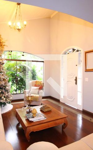 Casa à venda com 500m², 4 quartos e 6 vagasSala