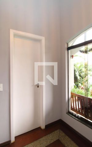 Casa à venda com 500m², 4 quartos e 6 vagasLavabo Sala