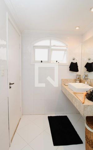 Casa à venda com 500m², 4 quartos e 6 vagasBanheiro da Suíte 3