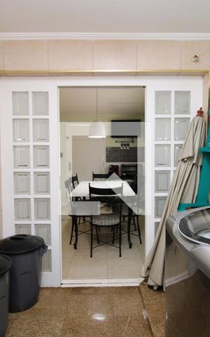 Casa à venda com 500m², 4 quartos e 6 vagasÁrea de Serviço 1