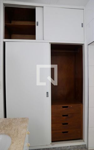 Casa à venda com 320m², 3 quartos e 4 vagas Casa à venda com 320m², 3 quartos e 4 vagasBanheiro da Suíte