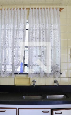 Casa à venda com 320m², 3 quartos e 4 vagas Casa à venda com 320m², 3 quartos e 4 vagasCozinha
