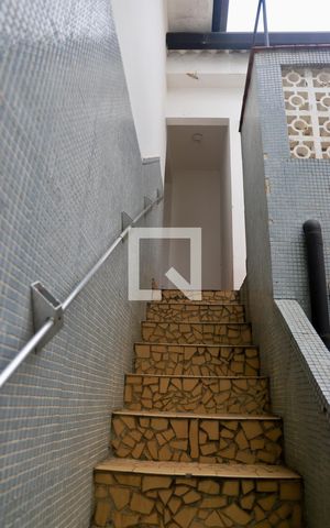 Casa à venda com 320m², 3 quartos e 4 vagas Casa à venda com 320m², 3 quartos e 4 vagasEscadas