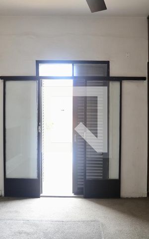 Casa à venda com 320m², 3 quartos e 4 vagas Casa à venda com 320m², 3 quartos e 4 vagasQuarto 2