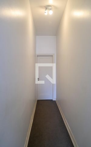 Casa à venda com 320m², 3 quartos e 4 vagas Casa à venda com 320m², 3 quartos e 4 vagasCorredor