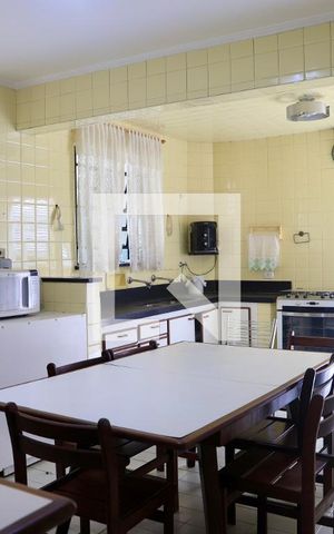 Casa à venda com 320m², 3 quartos e 4 vagas Casa à venda com 320m², 3 quartos e 4 vagasCozinha