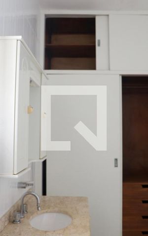 Casa à venda com 320m², 3 quartos e 4 vagas Casa à venda com 320m², 3 quartos e 4 vagasBanheiro da Suíte