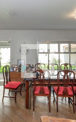 Casa para alugar com 400m², 3 quartos e 5 vagas Casa para alugar com 400m², 3 quartos e 5 vagasSala