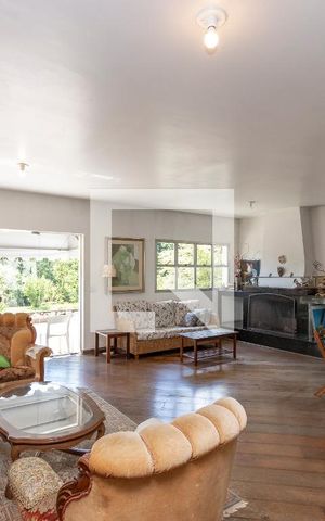 Casa para alugar com 400m², 3 quartos e 5 vagas Casa para alugar com 400m², 3 quartos e 5 vagasSala